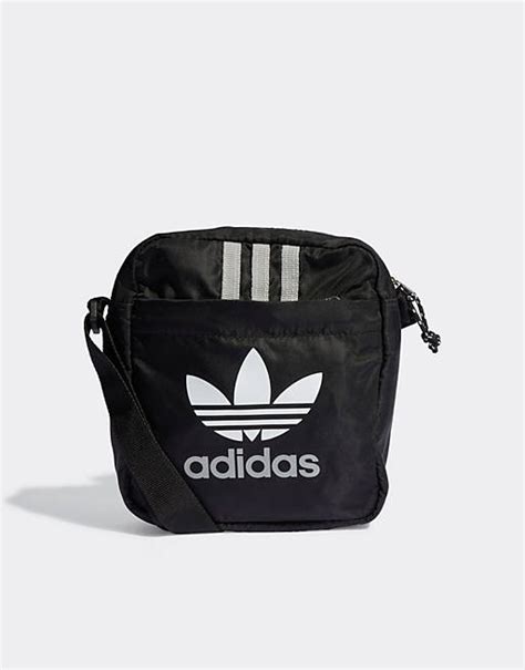 adidas Originals – adicolor – Schultertasche in 